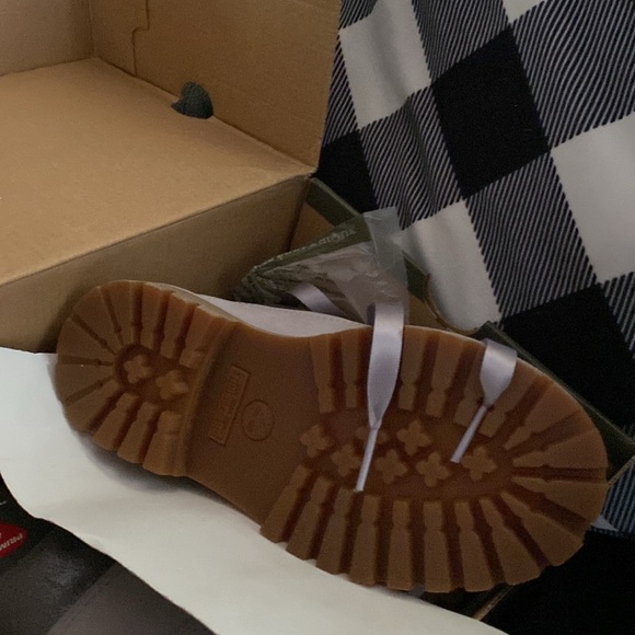 Boots - Picture 3 of 6